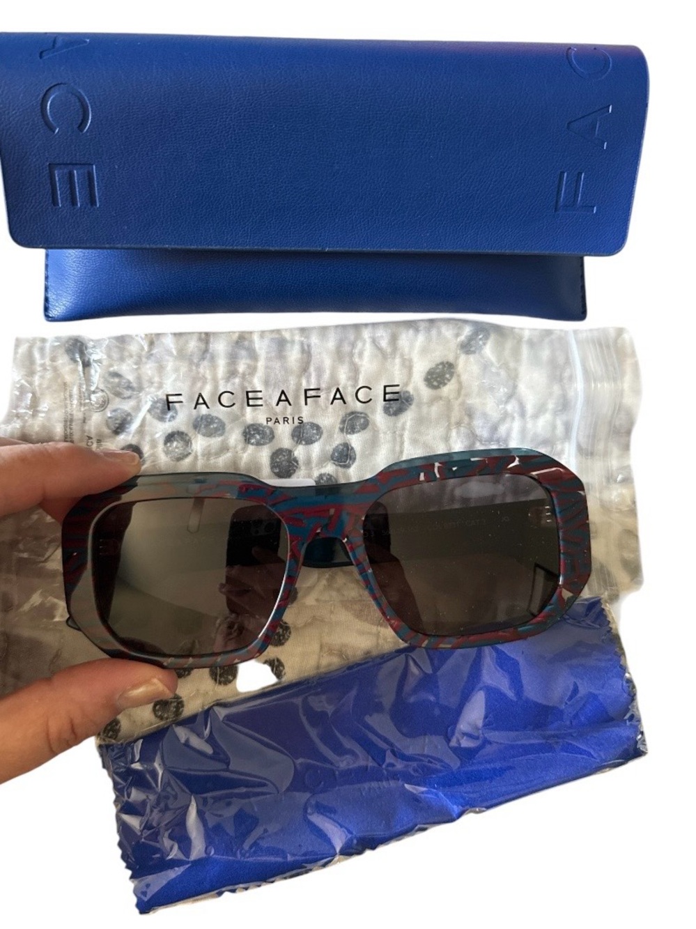 New with case Face à Face Shiro 3 (Burgundy Maze with blue accents)